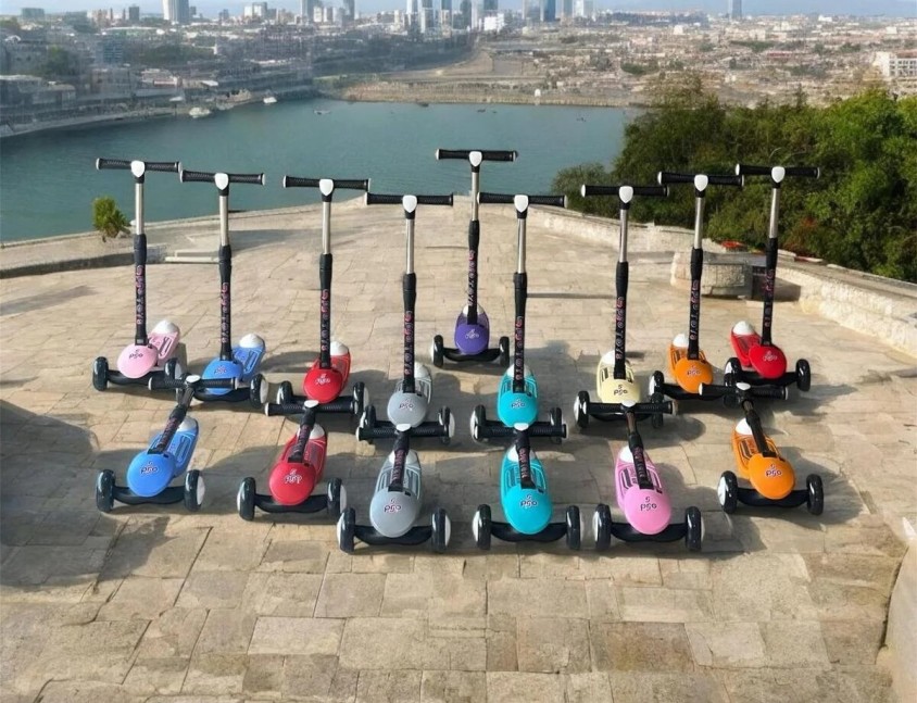 Işık/Ledli Üç Teker Yükseklik Ayarlanabilir ve Katlanabilir Fren Sistemli Çocuk Scooter