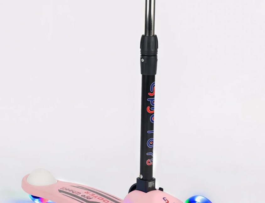 Işık/Ledli Üç Teker Yükseklik Ayarlanabilir ve Katlanabilir Fren Sistemli Çocuk Scooter