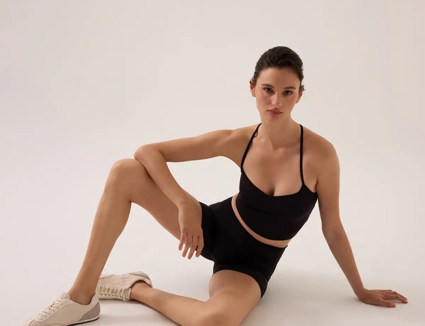 Los Ojos x Ece Siyah Kalp Yaka Spor Sütyeni Sweetheart Neck Top